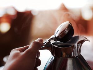 Trzymaj się ciepło! Czyli o temperaturze parzenia. Trzymaj się ciepło! Czyli o temperaturze parzenia.