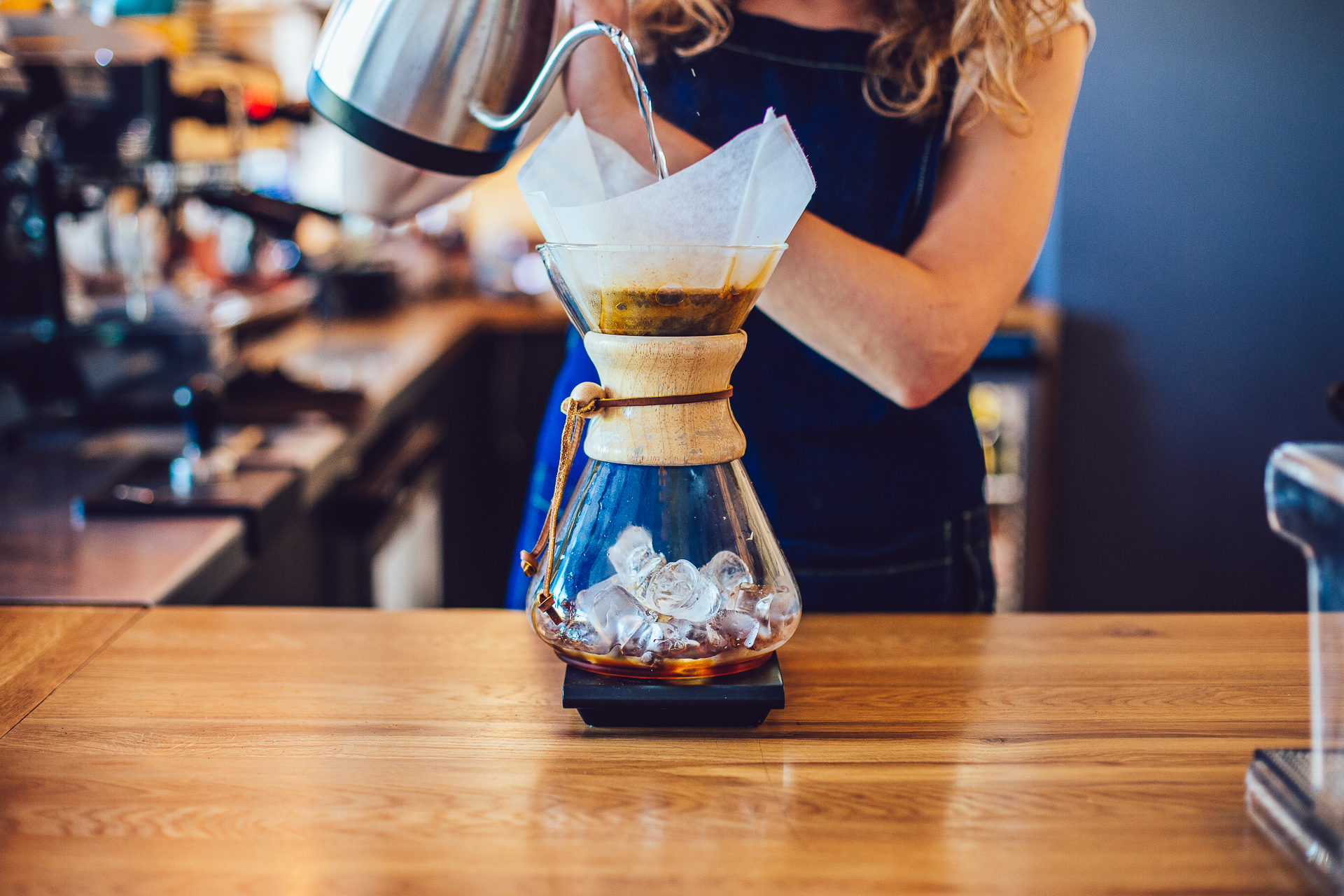 kawa przelewowa na lodzie w chemeksie