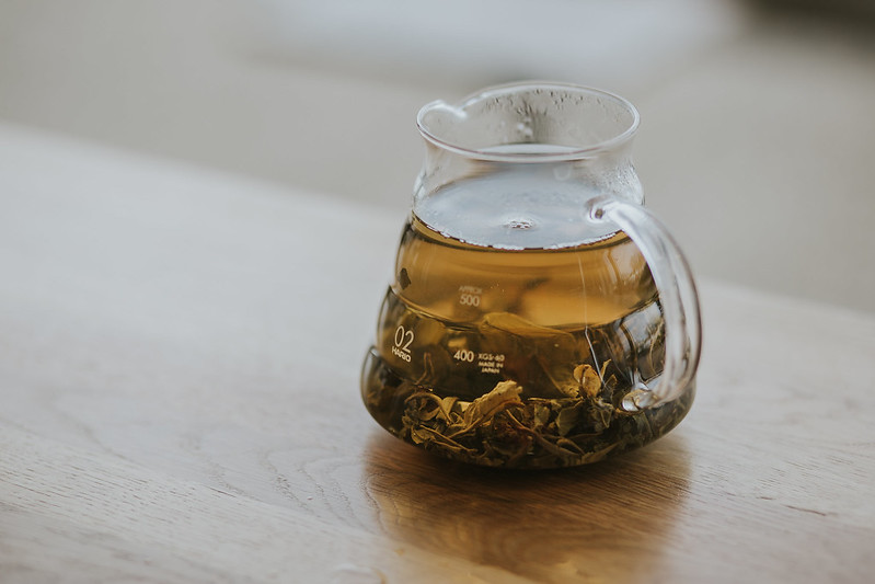 Parzenie herbaty liściastej zielonej 