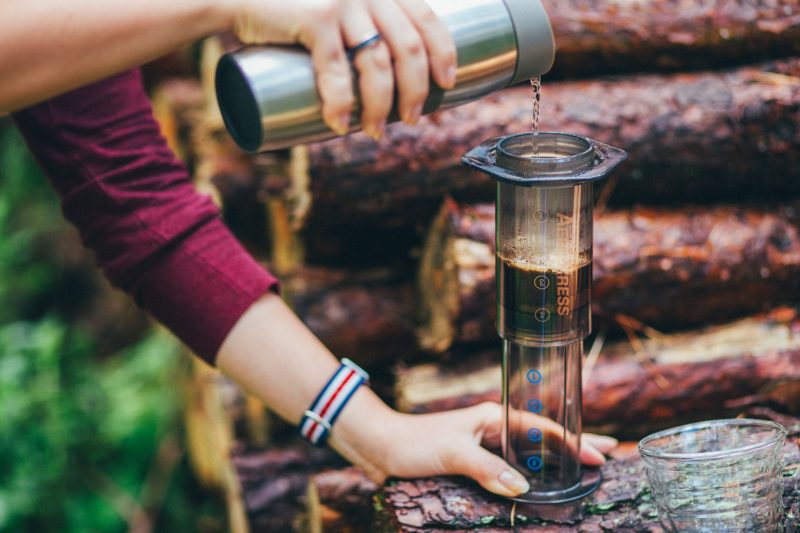 Kawa w podróży – w górach, lesie lub na biwaku? Jasna sprawa!