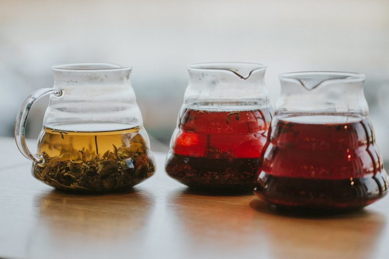 Rooibos i jego właściwości oraz działanie, czyli nie samą kawą i herbatą człowiek żyje