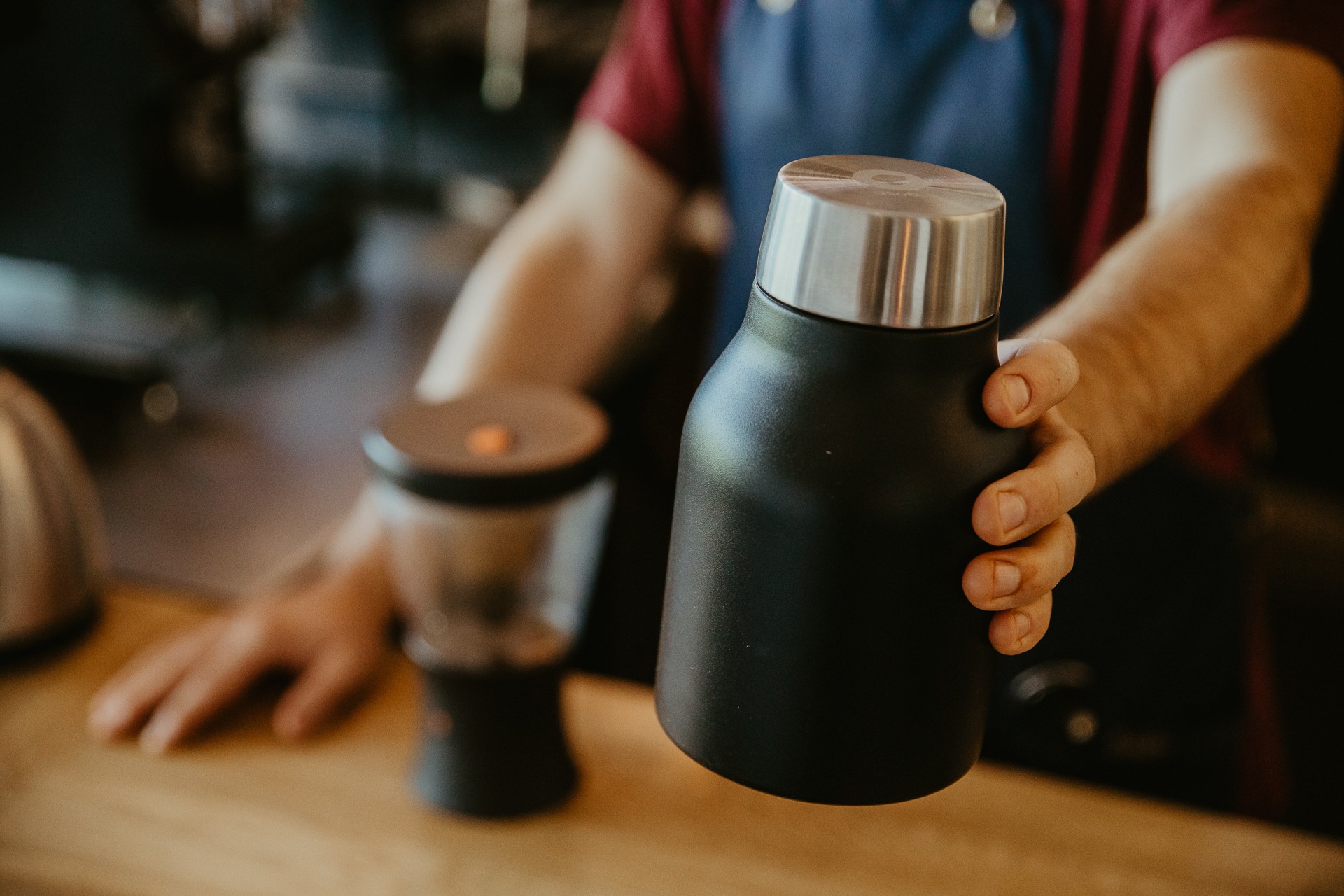 Termos z gotową kawą cold brew