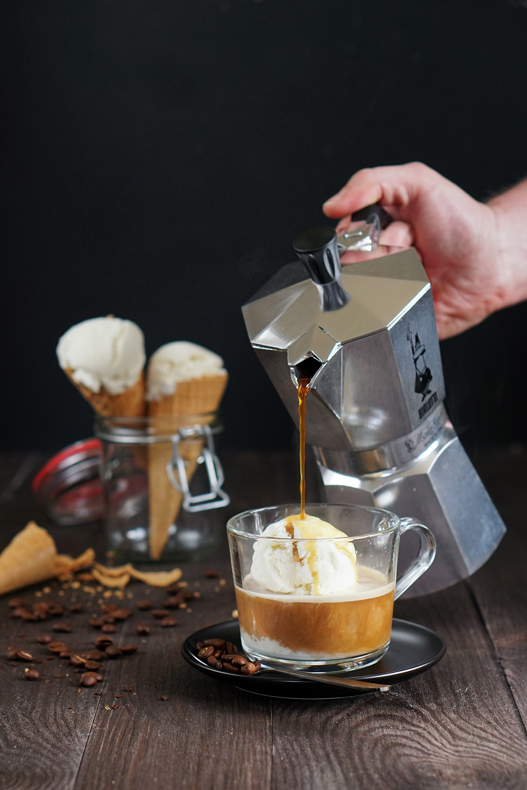 https://www.coffeedesk.pl/blog/wp-content/uploads/2019/08/affogato_2.jpg