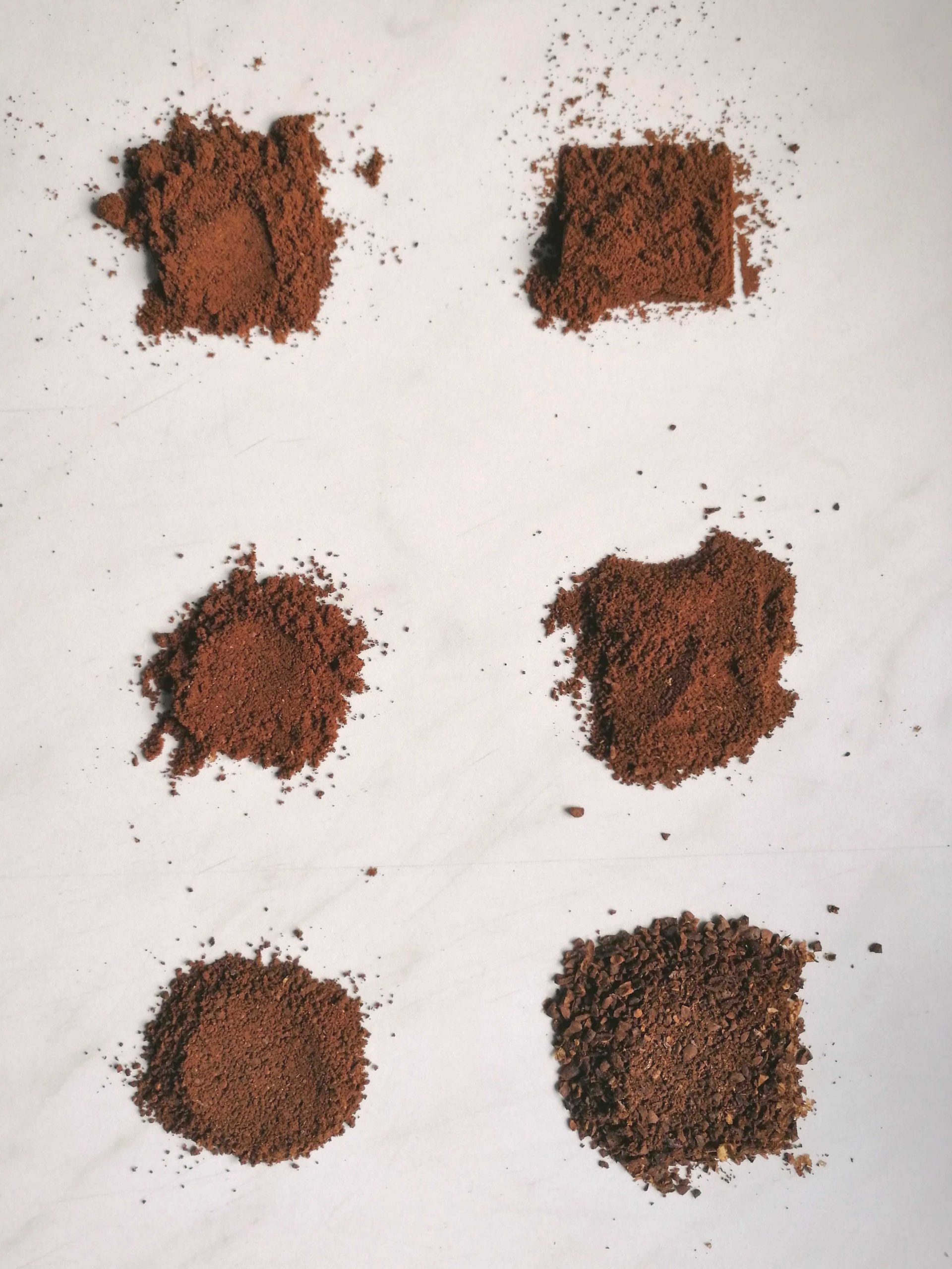 porównanie efektów mielenia w młynku nożowym i żarnowym