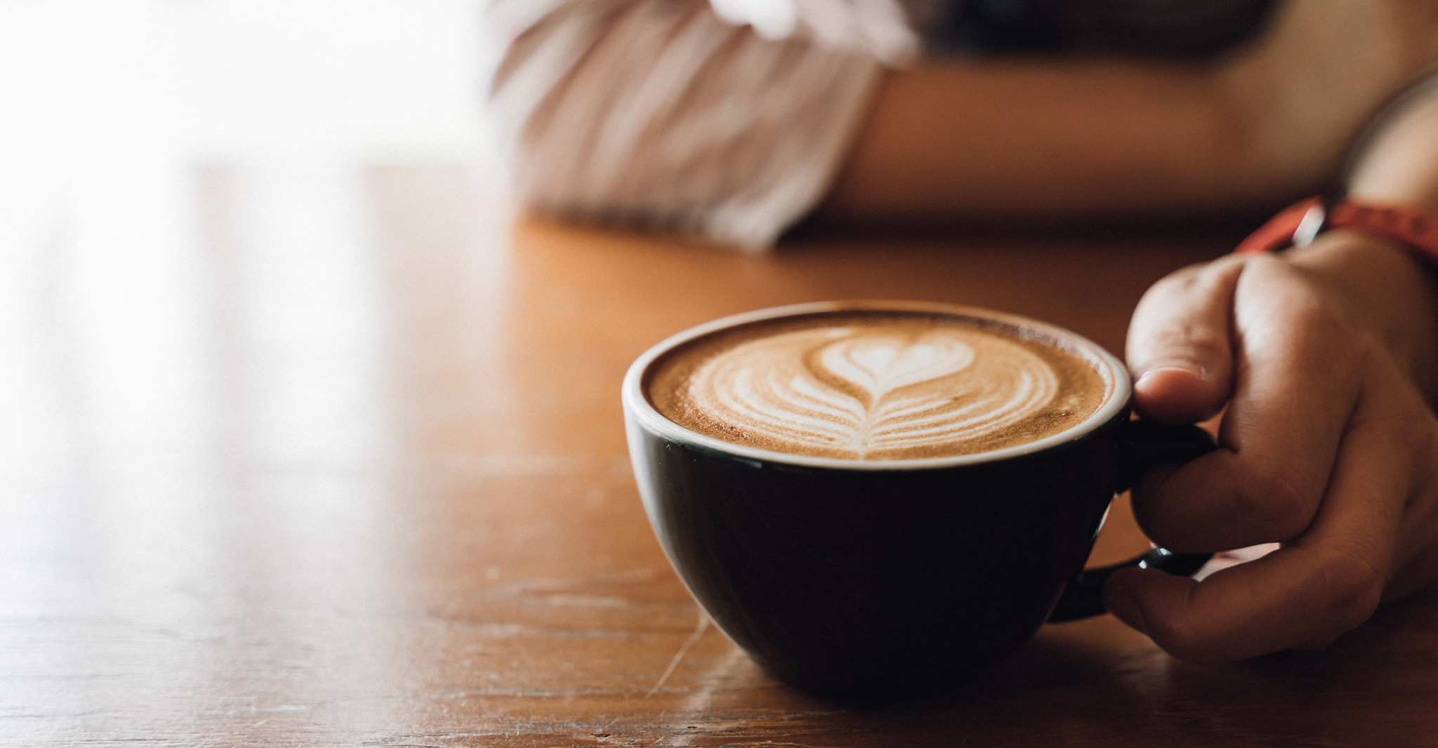 filiżanka cappuccino latte art