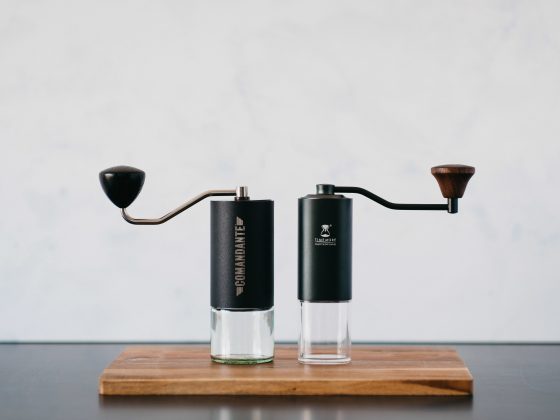 porównanie młynków comandante i timemore chestnut