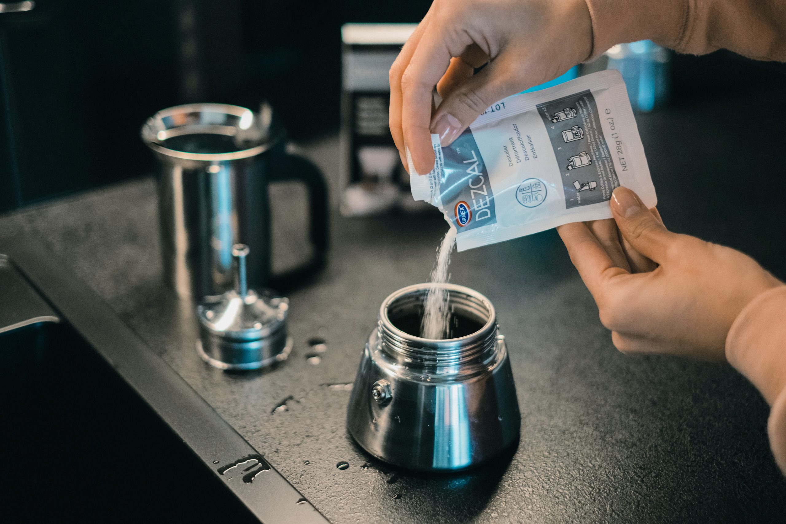 Urnex Dezcal – odkamienianie kawiarki