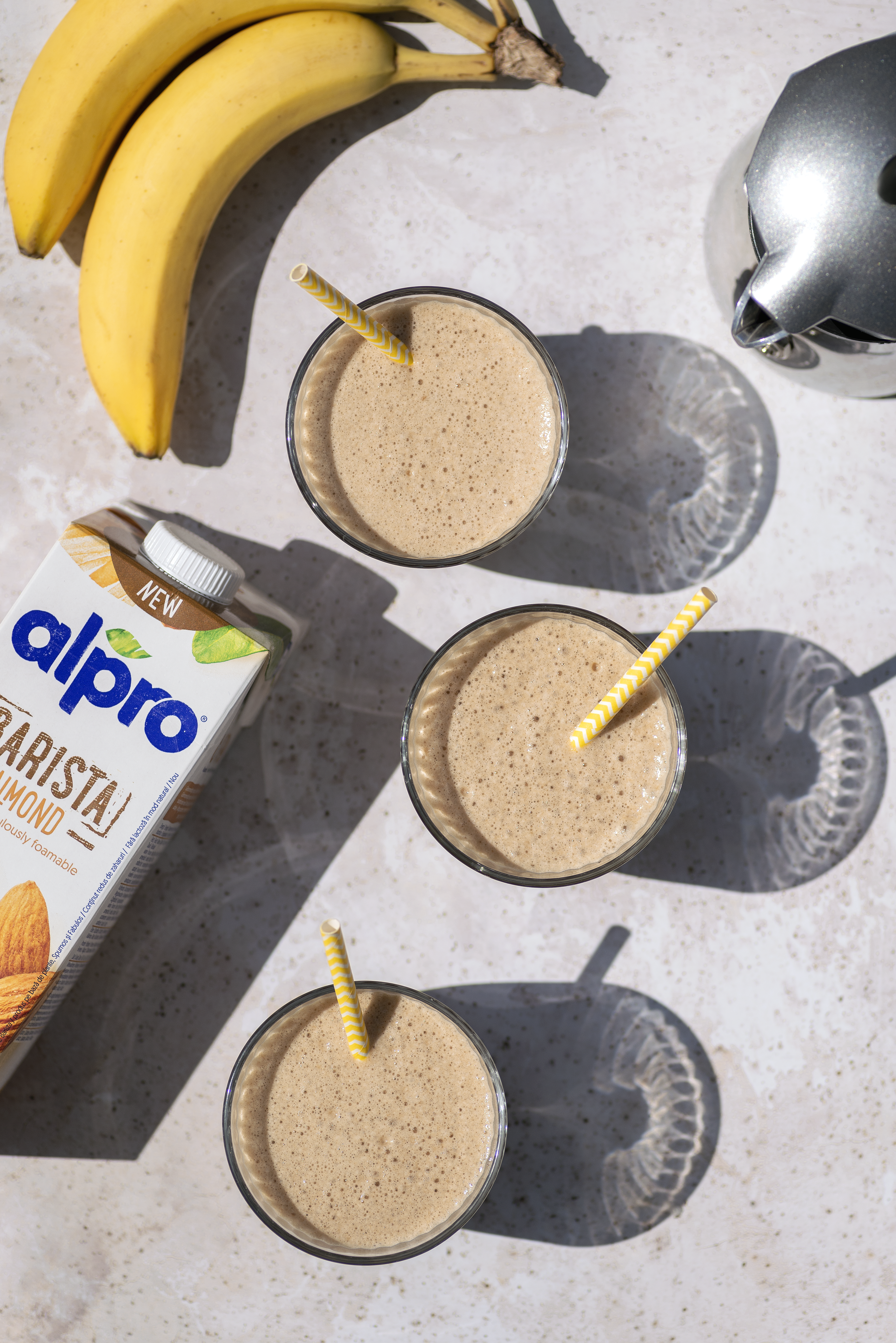 smoothie bananowo-kawowe z mlekiem roślinnym Alpro