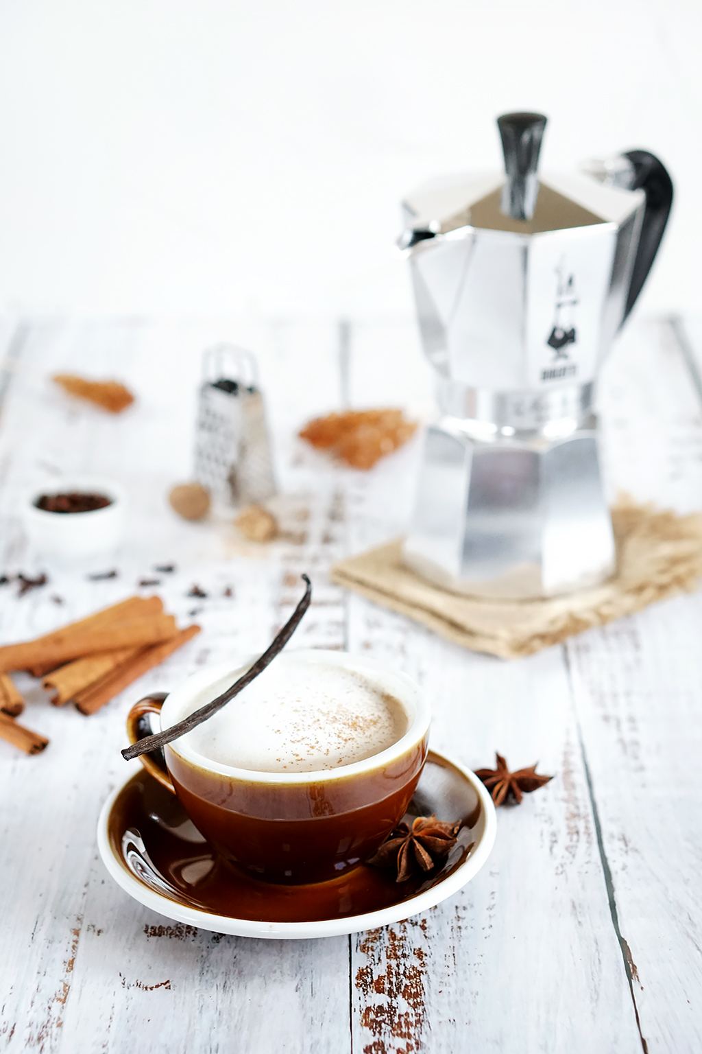 kawa z wanilią w filiżance Loveramics