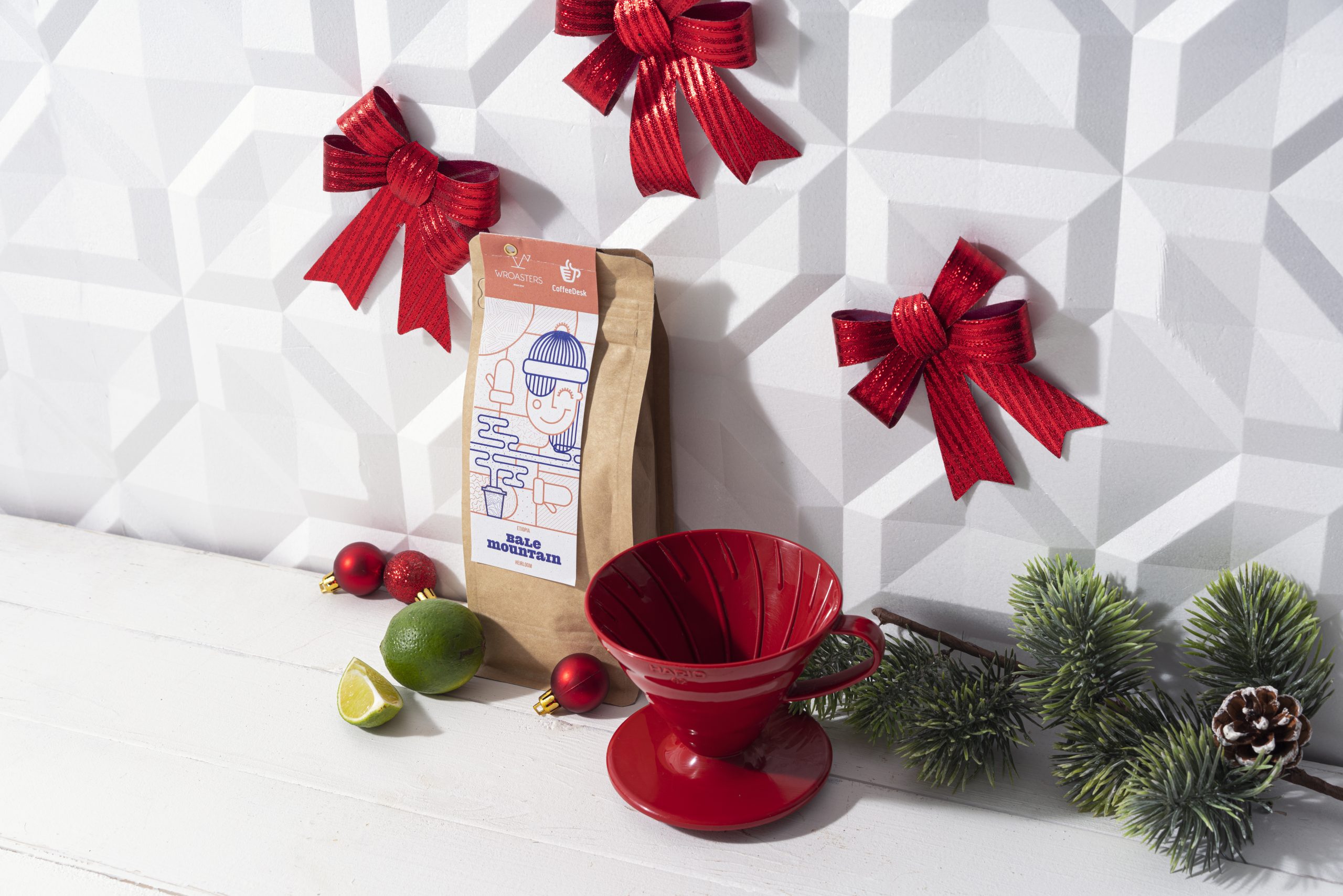 przelew miesiąca Etiopia od Wroasters i czerwony dripper Hario