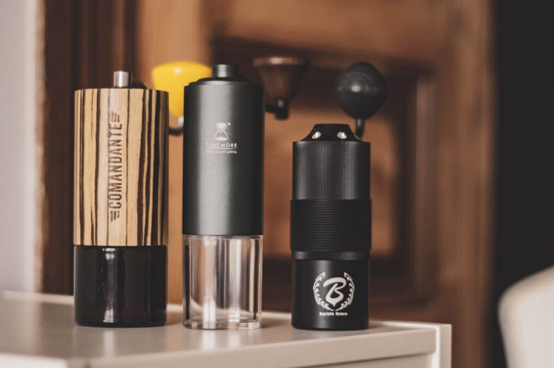Porównanie młynków: Comandante, Timemore Chestnut i Barista Space