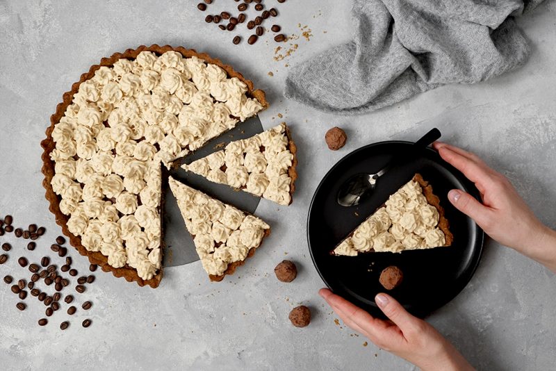 Tarta kawowa – jak ją zrobić? Przepis na pyszny wypiek z mascarpone