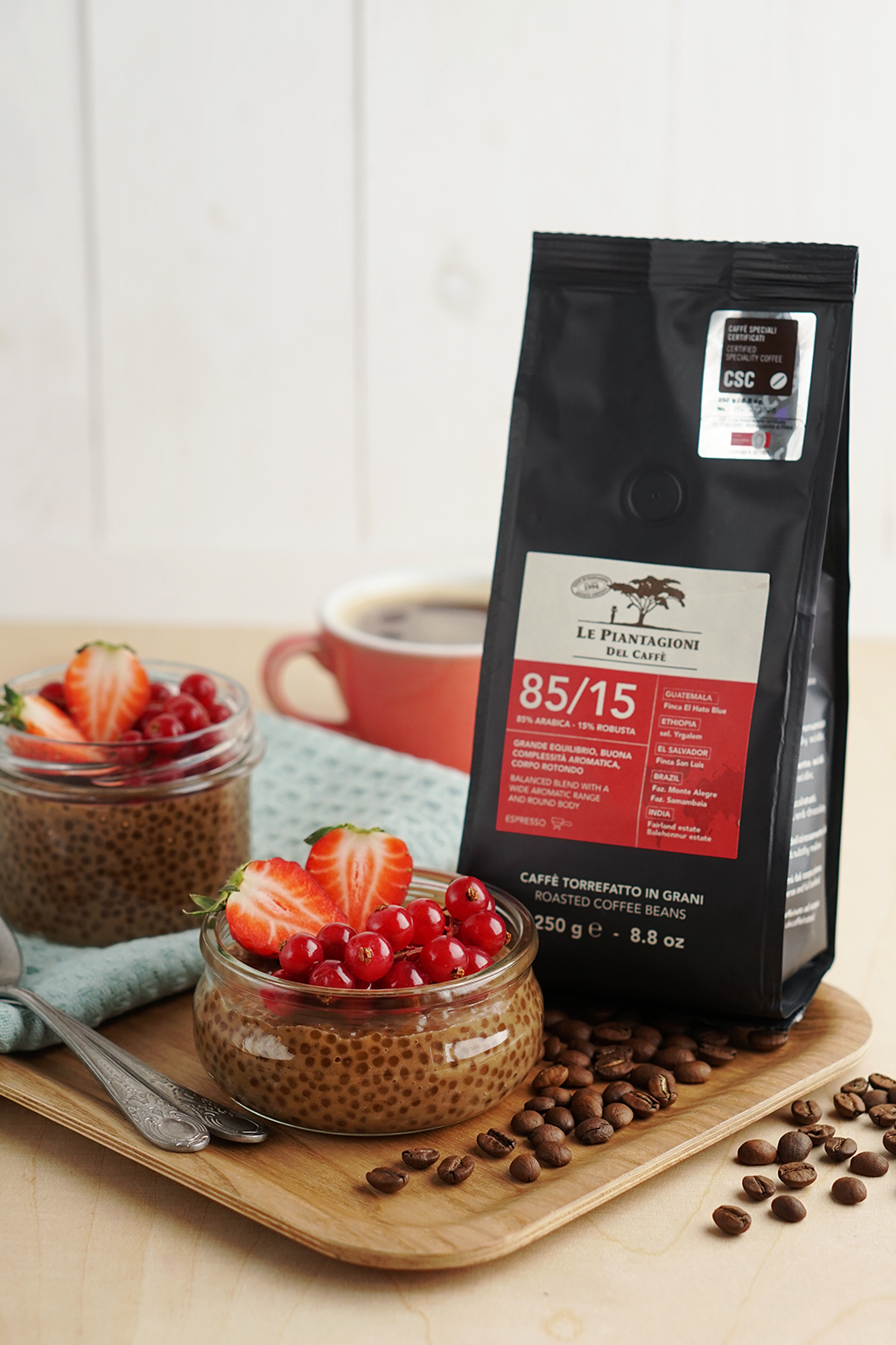 Pudding kawowy z tapioki z dodatkiem owoców