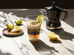 Kawa barraquito – co to jest? Przepis na kawę po kanaryjsku