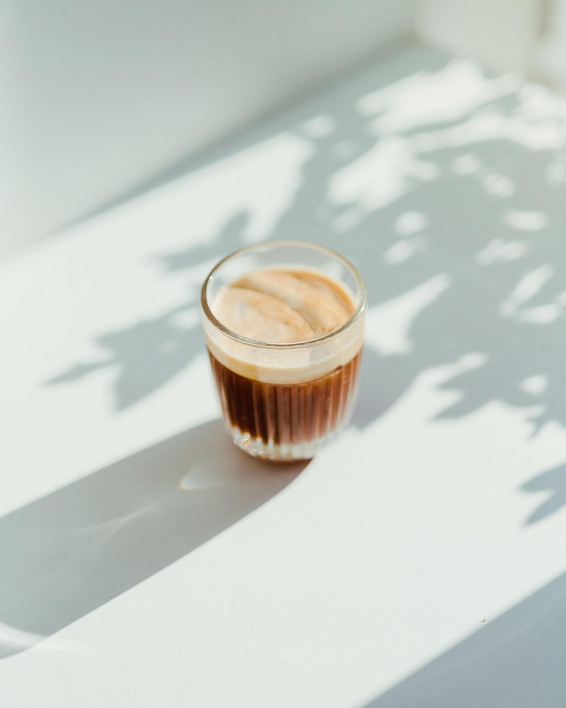 Kawa po hiszpańsku: Cortado, Cafe con Hielo, Cafe Bombon – czym są i jak je zrobić?