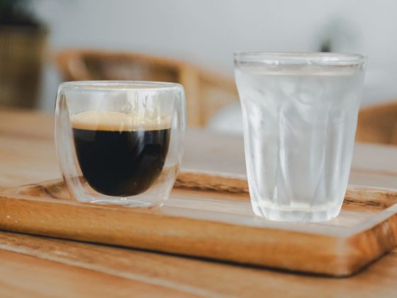 woda serwowana do espresso