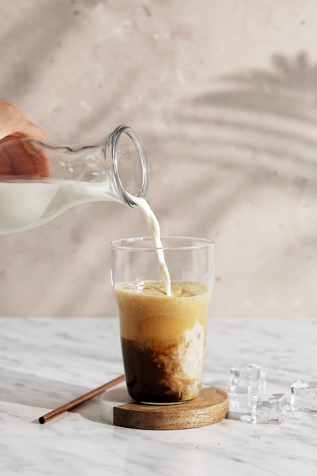 kawa frappe z napojem roślinnym lub mlekiem