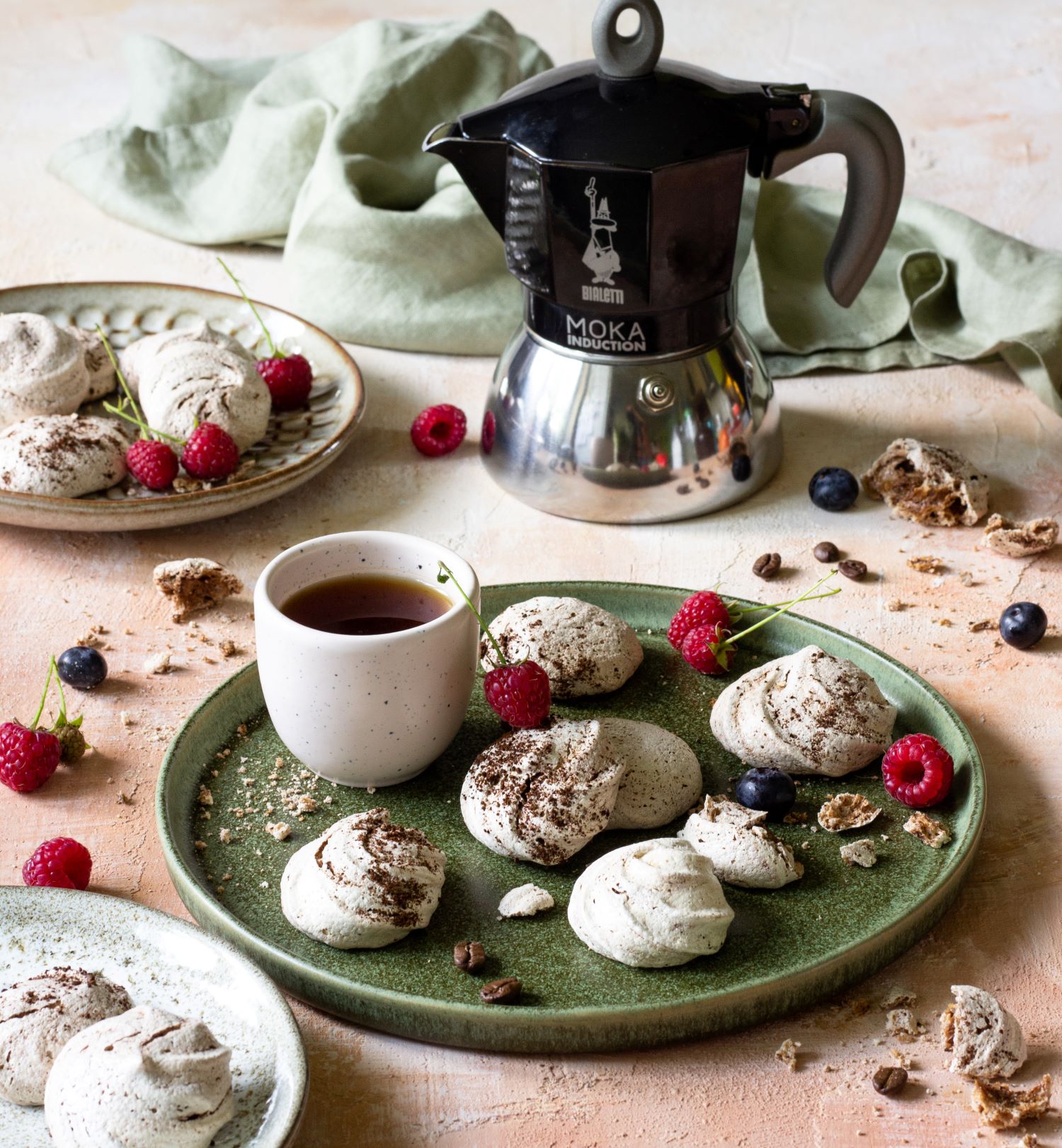 kawiarka Bialetti i mini bezy kawowe