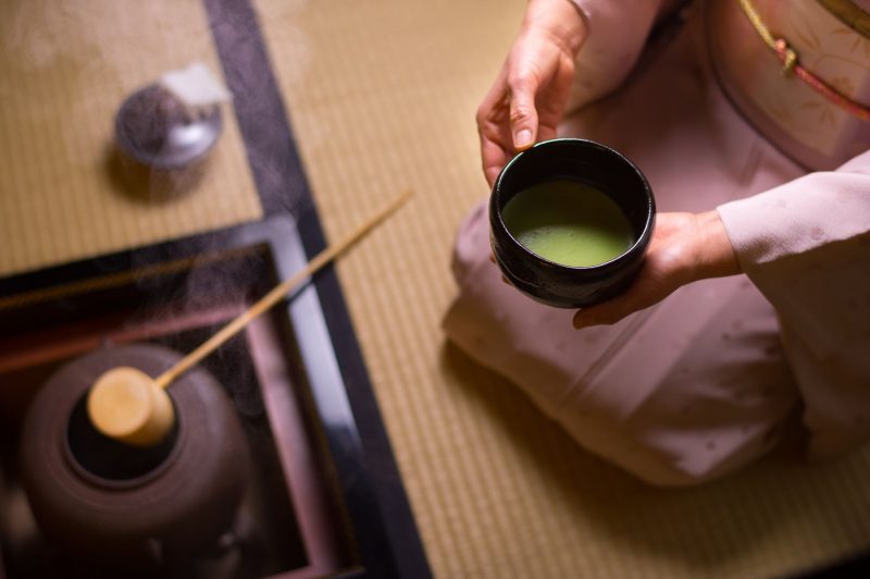Japońska ceremonia picia herbaty matcha. Na czym polega i jak wygląda?