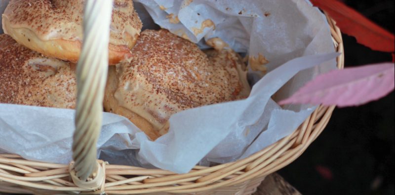 Cinnamon Tiramisu Rolls – Przepis na cynamonowo-kawowe bułeczki od Tosi z bloga burczymiwbrzuchu.pl