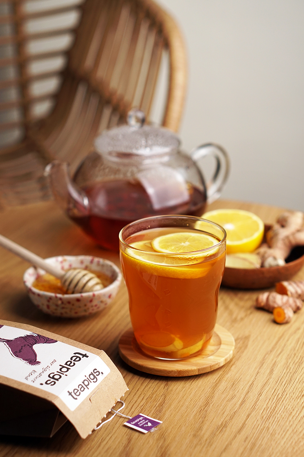 czarna herbata z imbirem, miodem i cytryną