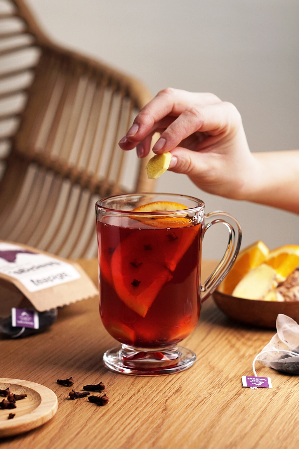 przepis na herbatę z imbirem, pomarańczą i goździkami