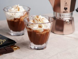 Kawa po bawarsku – przepis na kawę z czekoladą