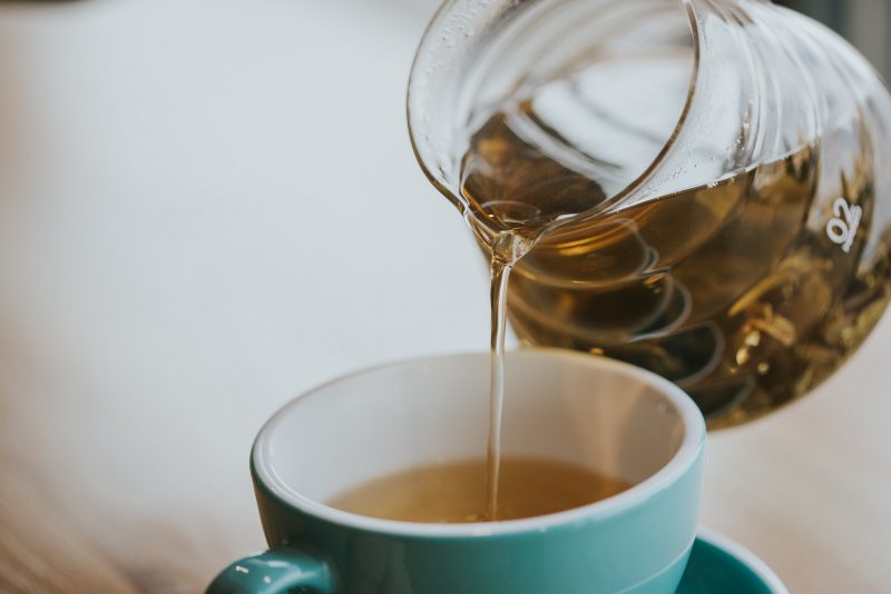 Garbniki w herbacie – co to jest? Czy powodują gorzki smak?