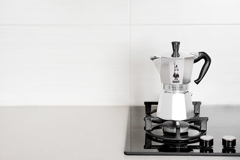 Kawiarka Bialetti na kuchni gazowej – kawiarka stalowa czy aluminiowa?