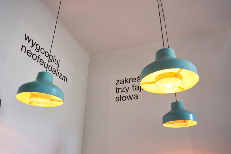 Oświetlenie kawiarni