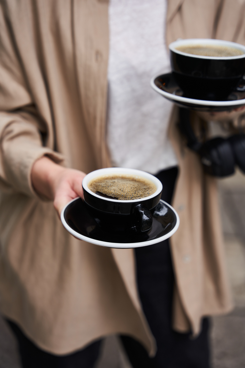 Dwie kawy w filiżankach