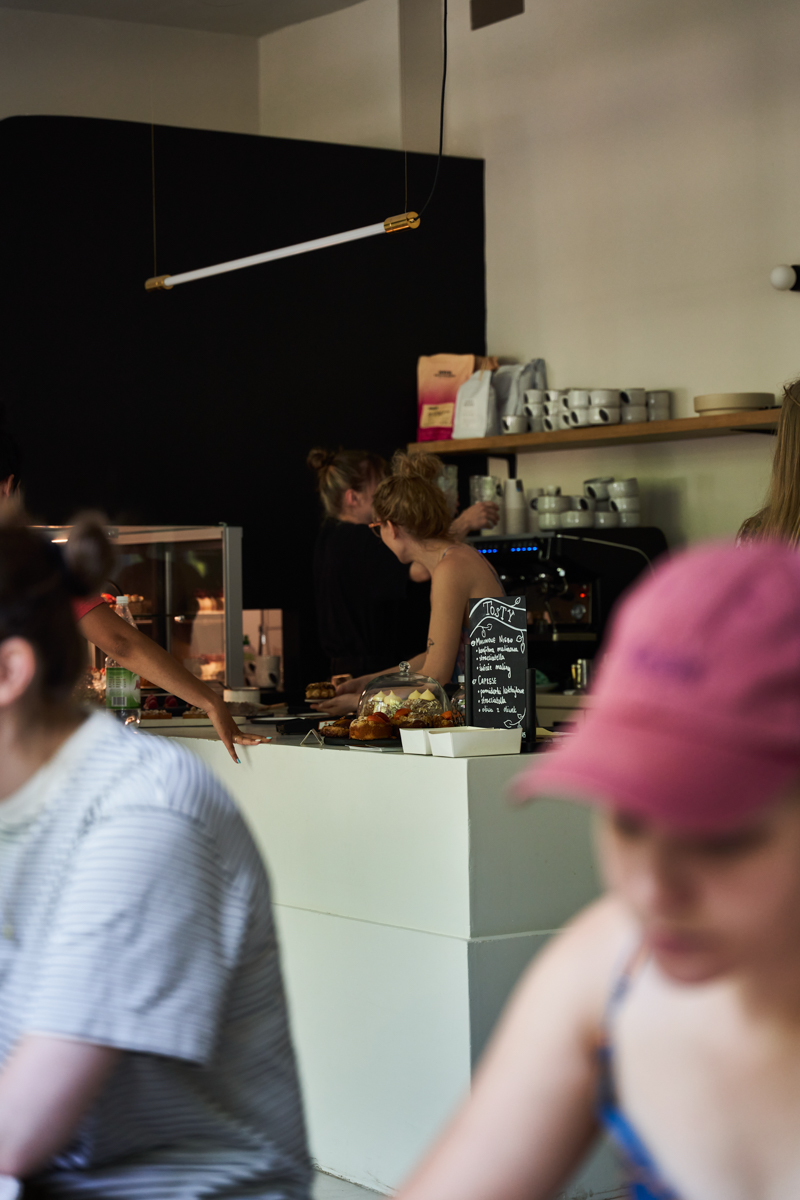 Wnętrze kawiarni Tonka