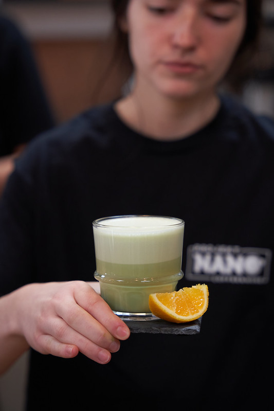 Matcha latte z pomarańczą