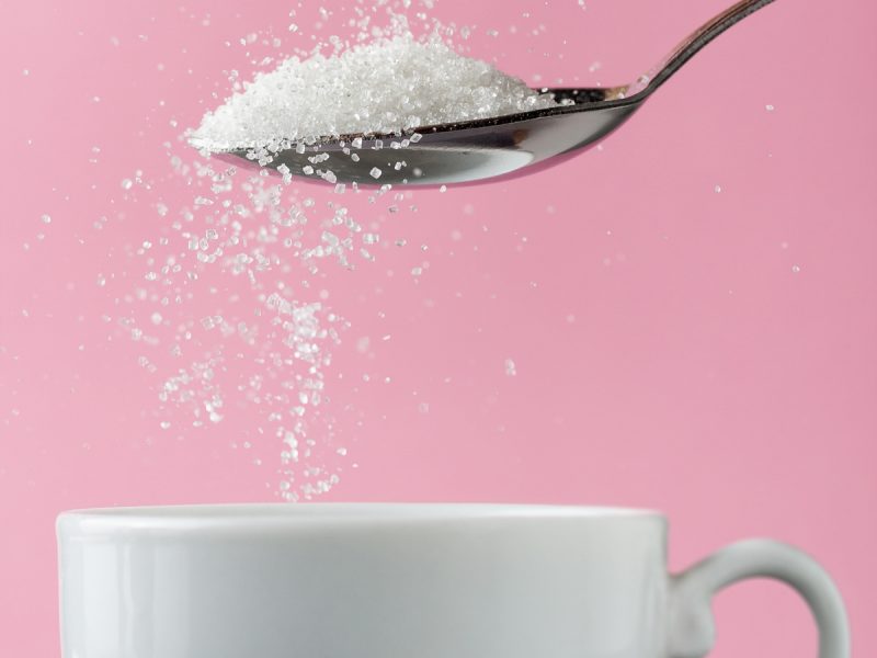 Czy kawa faktycznie podnosi cukier? Jaki ma na niego wpływ?