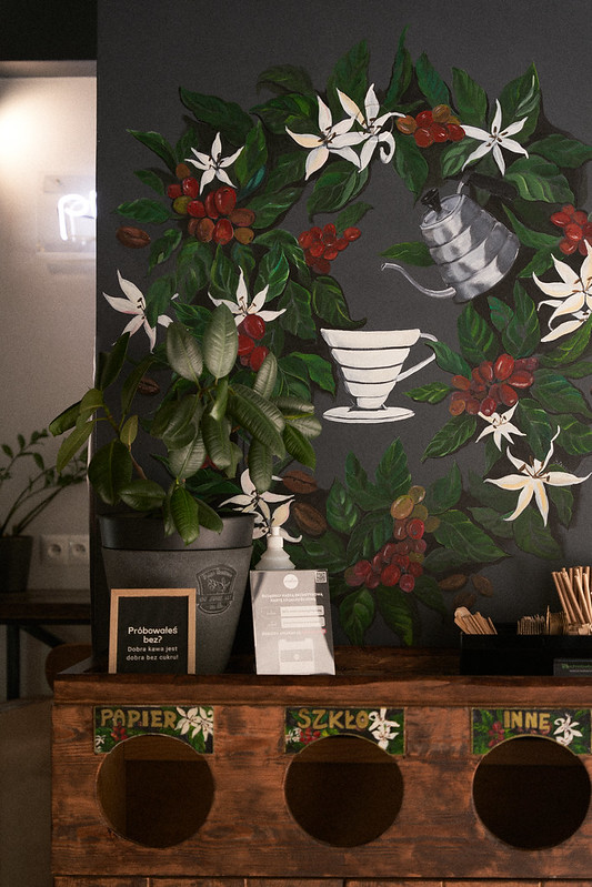 Ozdobna ściana w kawiarni